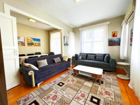 Hkn Home Large Four-Bedroom House in a Central Location2